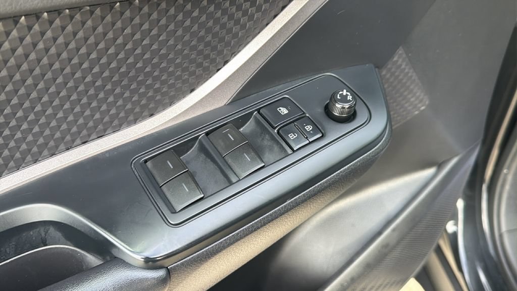 Used 2021 Toyota C-HR LE FWD image 11