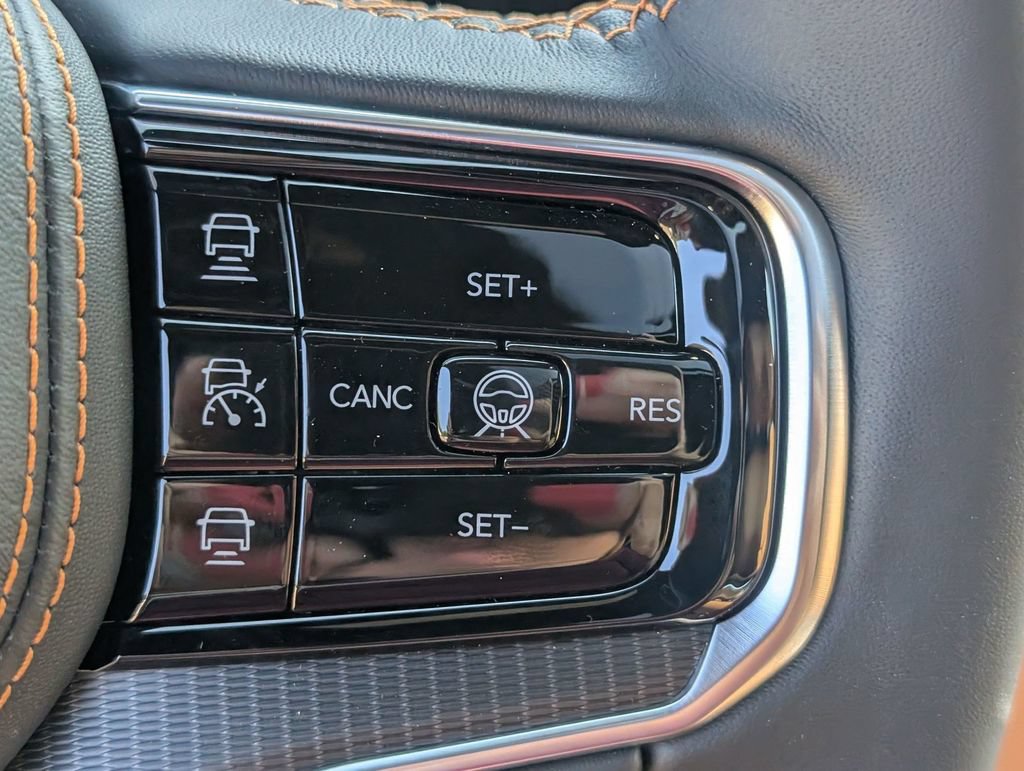 New 2026 Jeep Grand Wagoneer L Summit AWD/4WD image 15