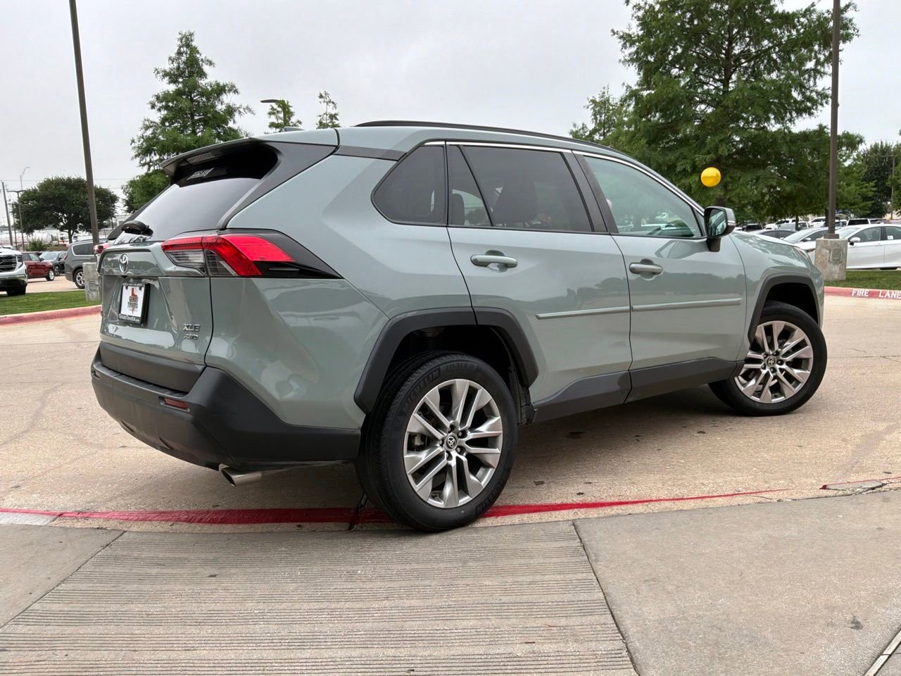 Used 2022 Toyota RAV4 XLE Premium AWD/4WD image 6