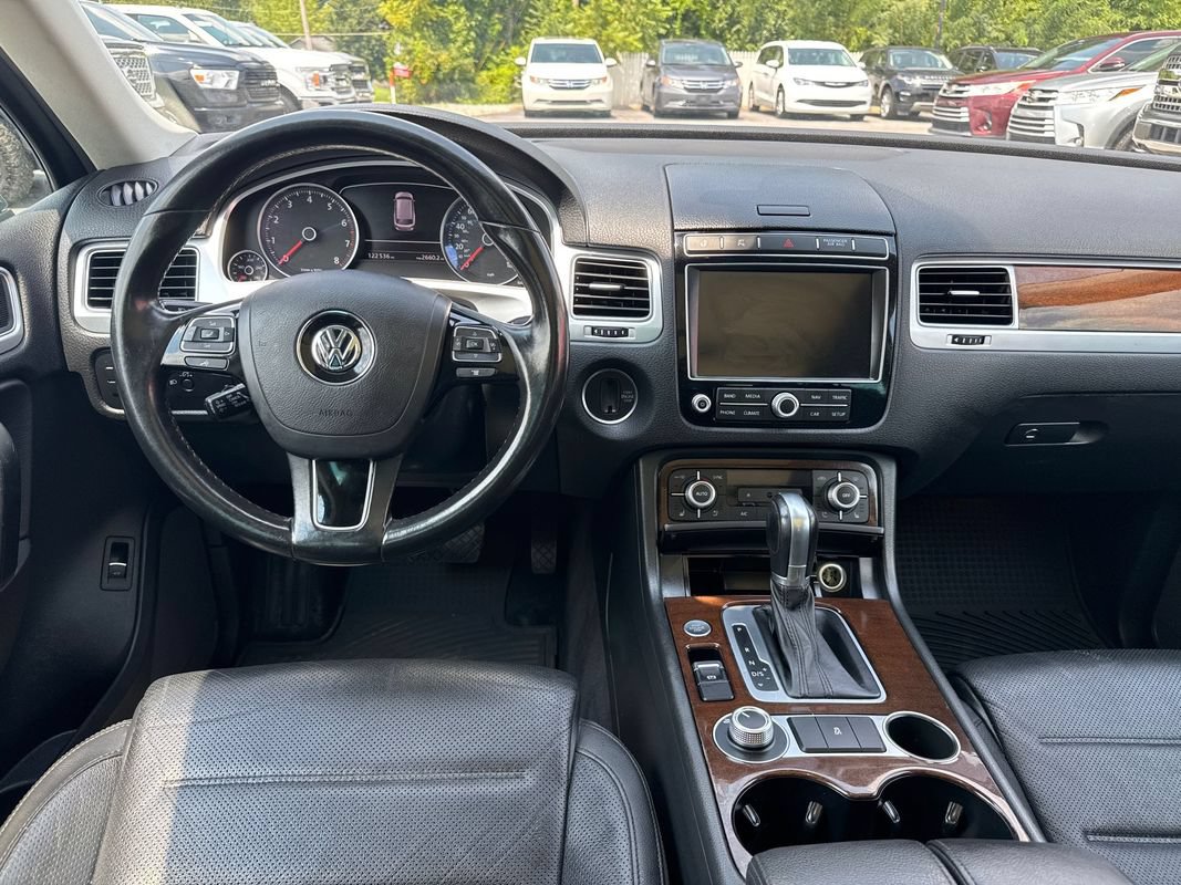 Used 2016 Volkswagen Touareg VR6 AWD/4WD image 22