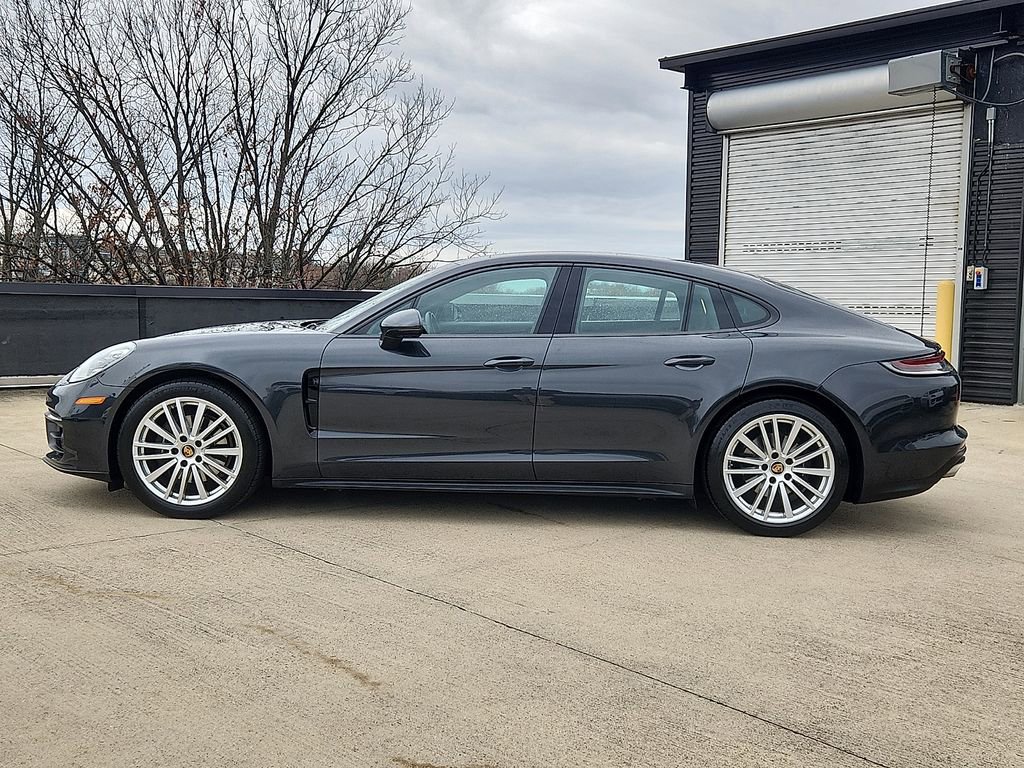 Used 2022 Porsche Panamera image 2