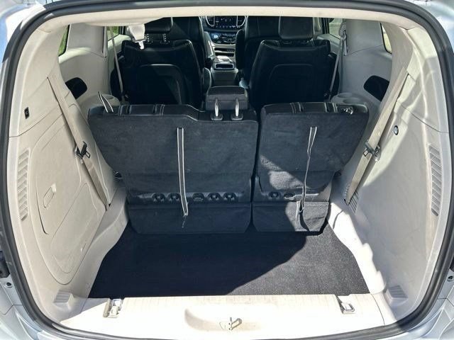 Used 2023 Chrysler Pacifica Touring-L FWD image 46