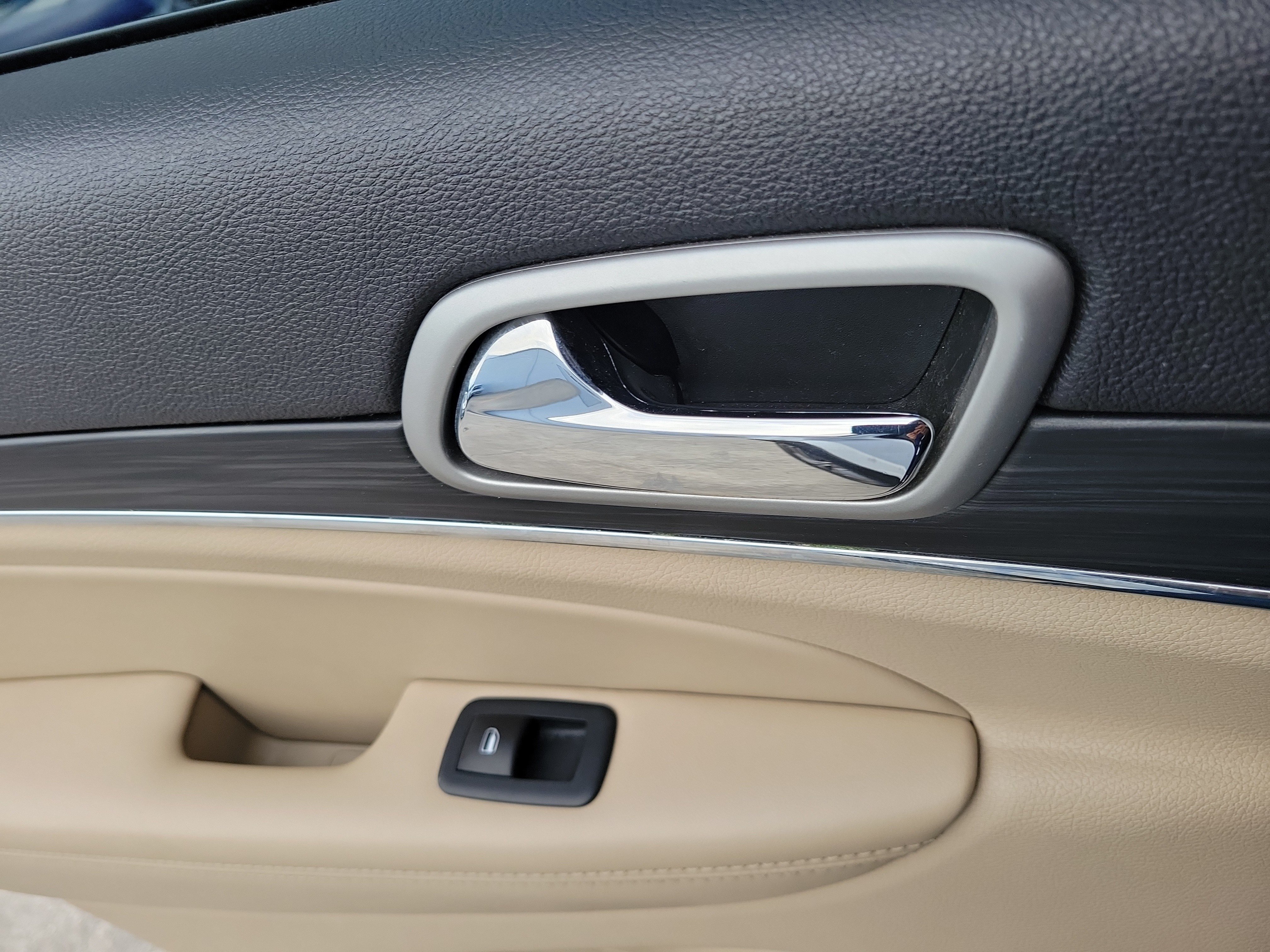 Used 2020 Jeep Grand Cherokee Limited RWD image 17