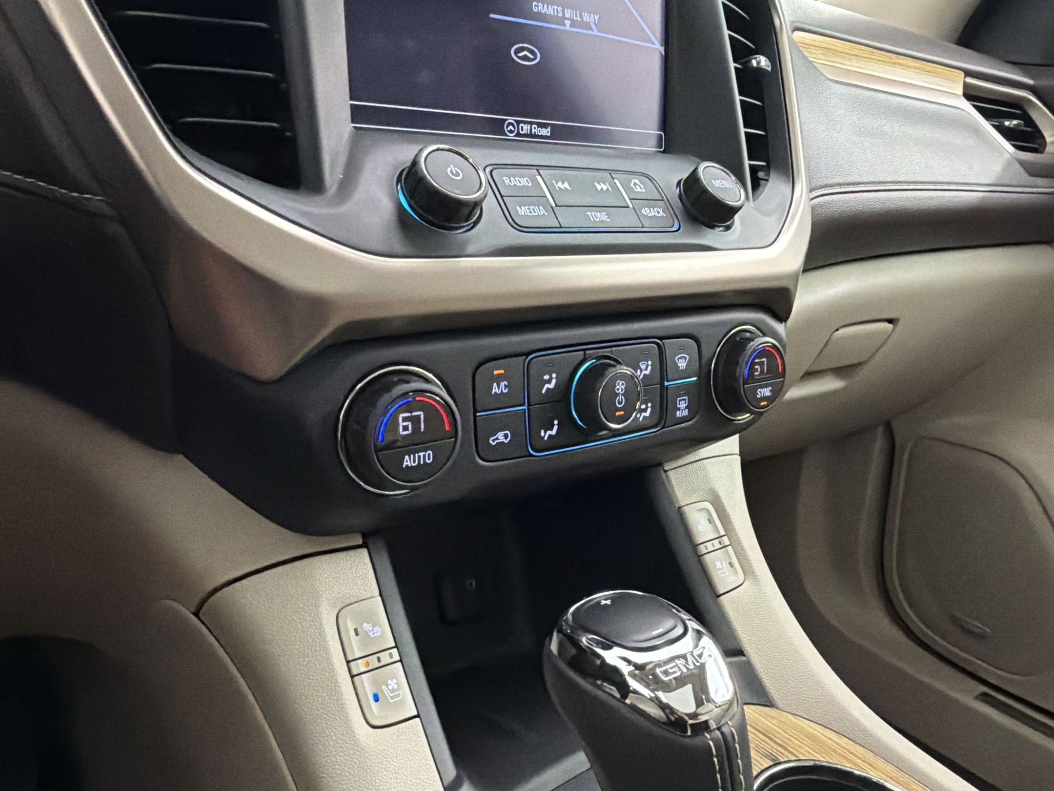 Used 2018 GMC Acadia Denali w/ Technology Package AWD/4WD image 36