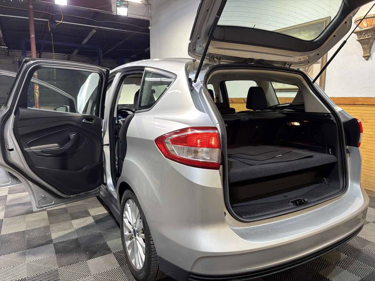 Used 2017 Ford C-MAX Energi SE FWD image 13