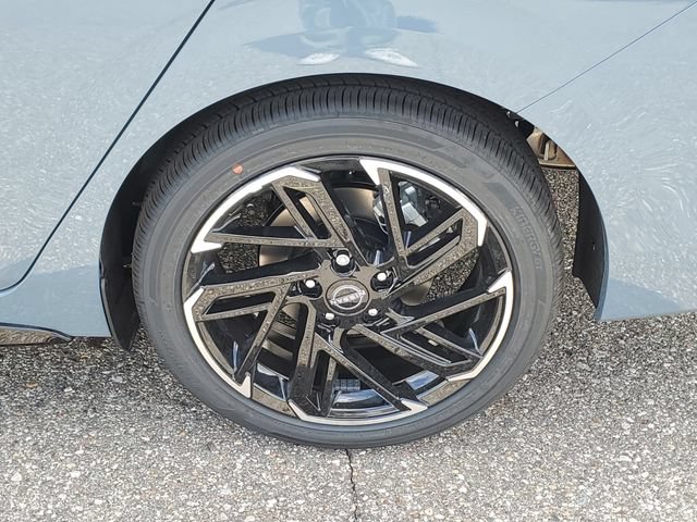 New 2026 Nissan Sentra SR w/ SR Premium Package FWD image 32