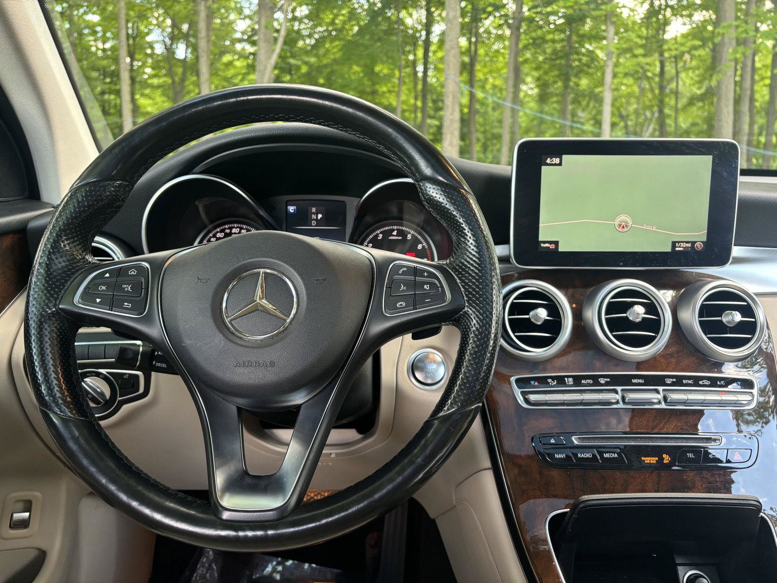 Used 2017 Mercedes-Benz GLC 300 4MATIC image 30