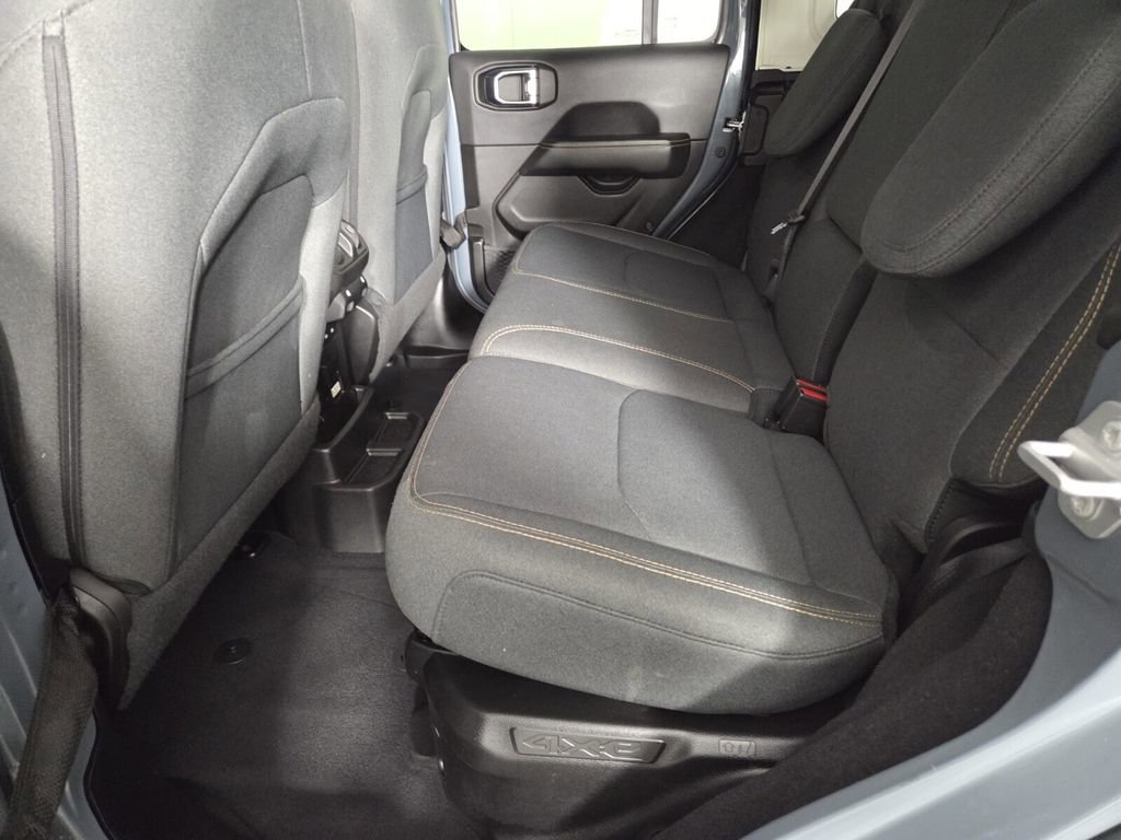 Certified 2025 Jeep Wrangler Sahara w/ Safety Group image 23