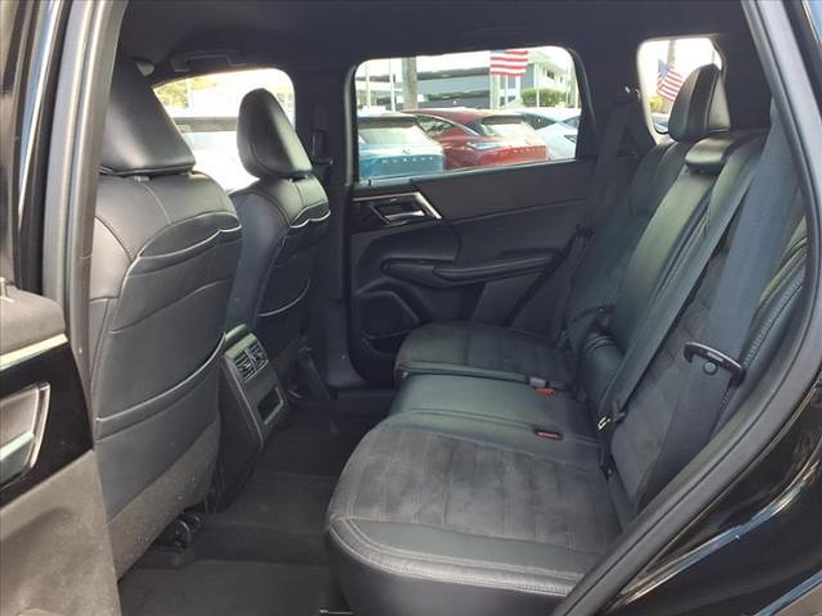 Used 2023 Mitsubishi Outlander SE Black Edition image 17