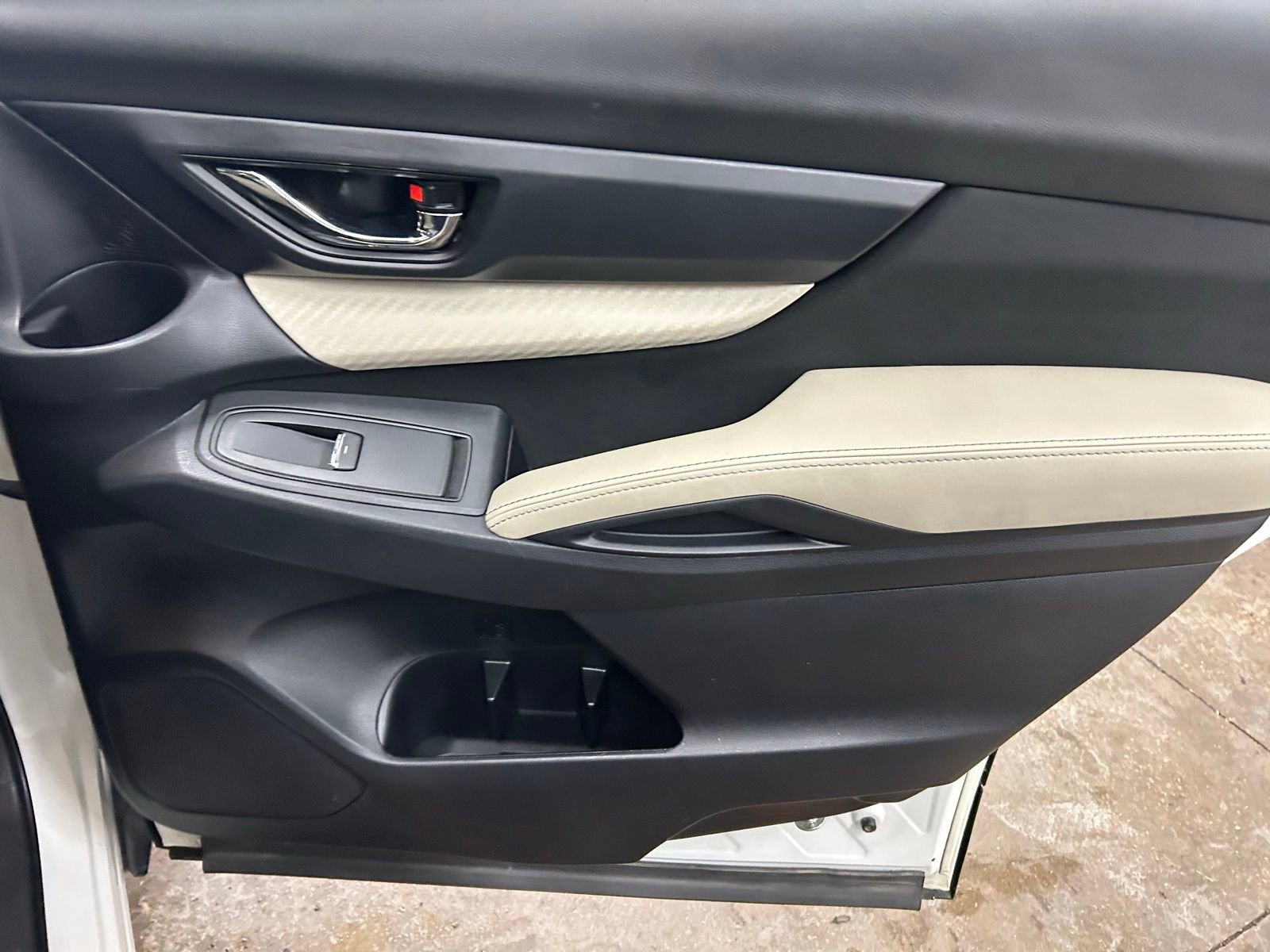 Used 2022 Subaru Ascent Premium w/ Convenience Package AWD/4WD image 29