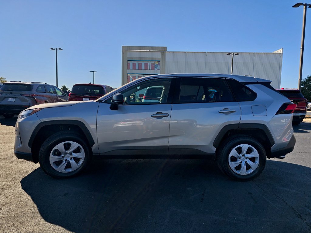 Used 2024 Toyota RAV4 LE FWD image 5