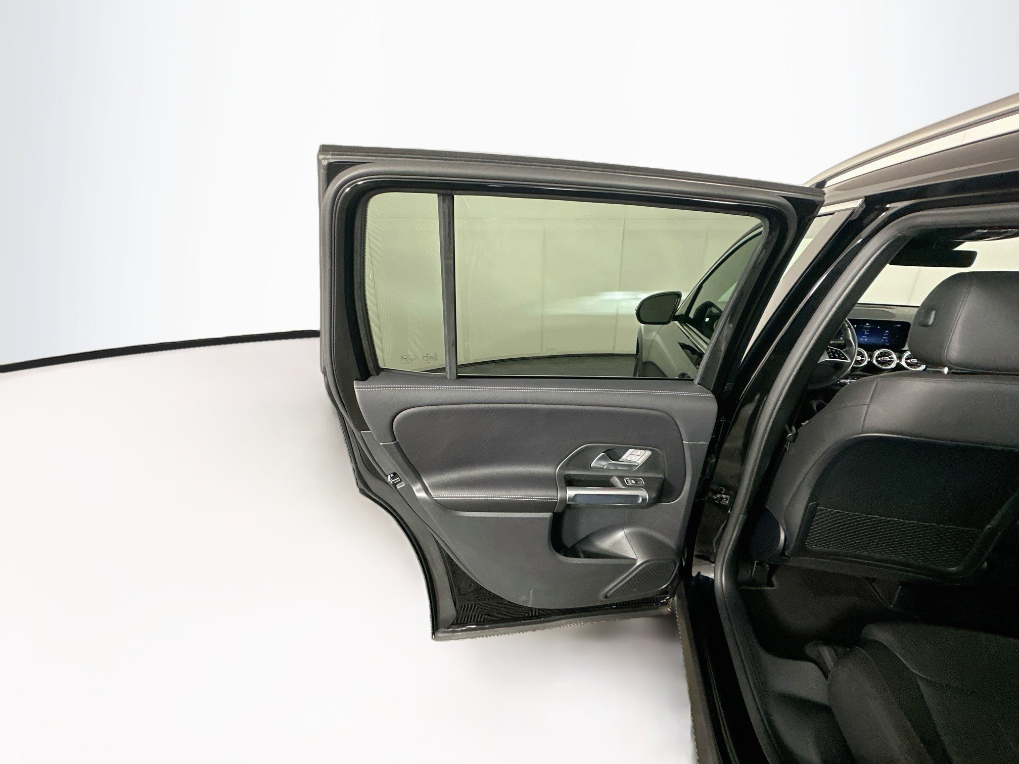 Used 2025 Mercedes-Benz GLB 250 image 26