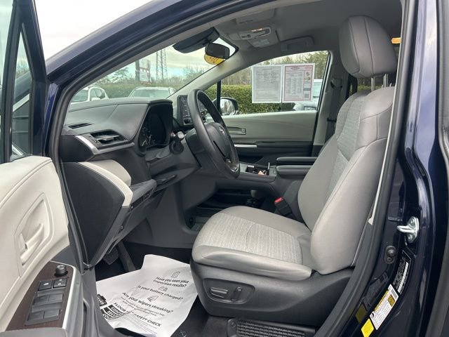 Used 2024 Toyota Sienna LE image 14