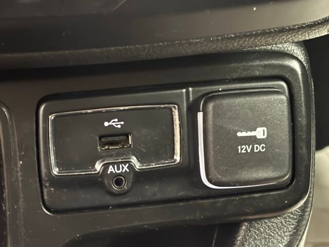 Used 2020 Jeep Renegade Latitude w/ Popular Equipment Group FWD image 28