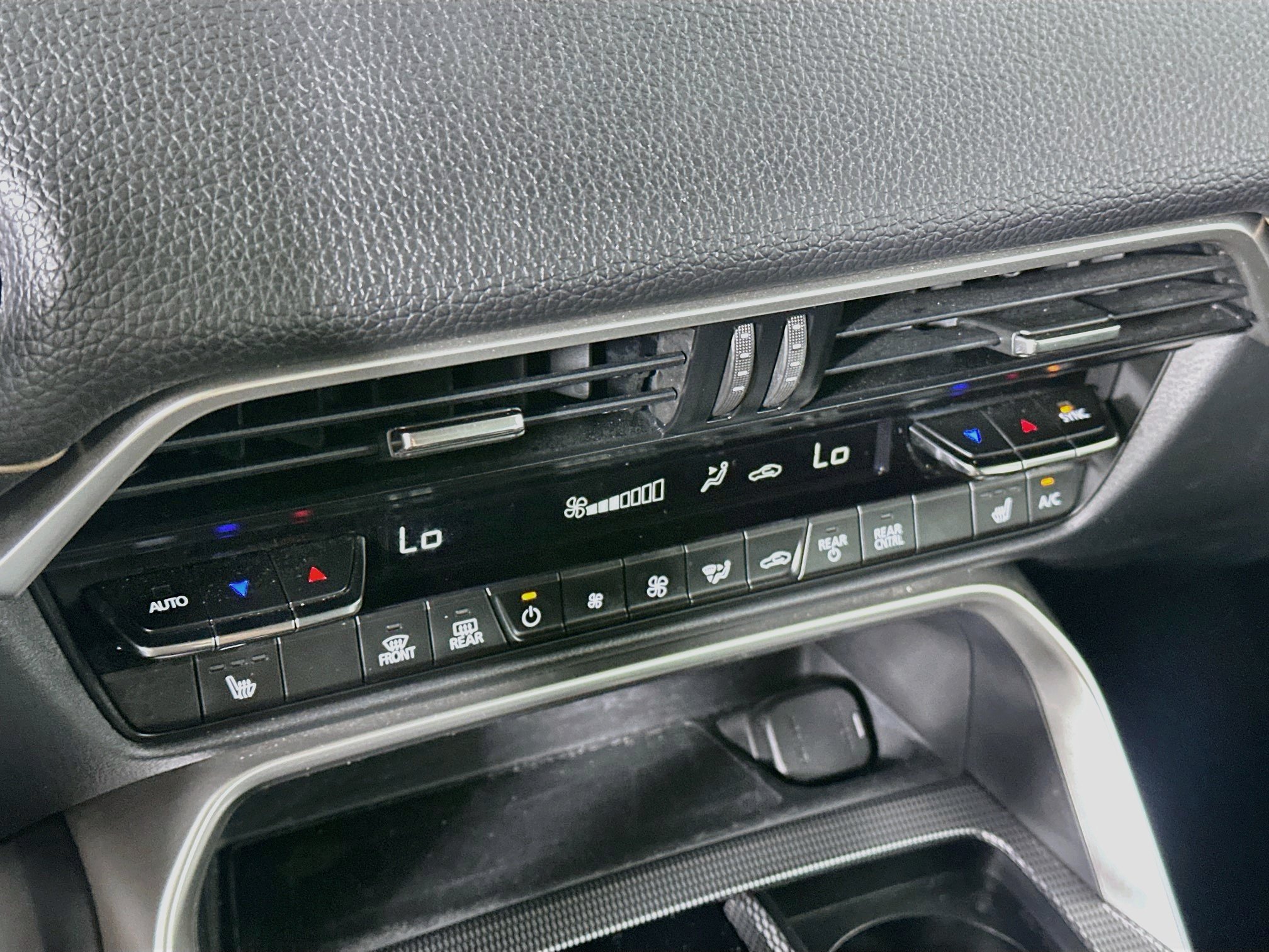 Used 2024 MAZDA CX-90 Plug-In Hybrid w/ Preferred AWD/4WD image 22