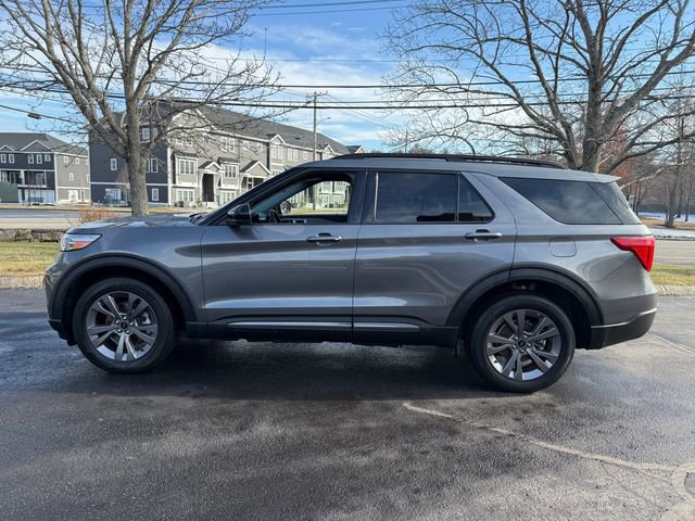 Used 2022 Ford Explorer XLT w/ Equipment Group 202A image 2