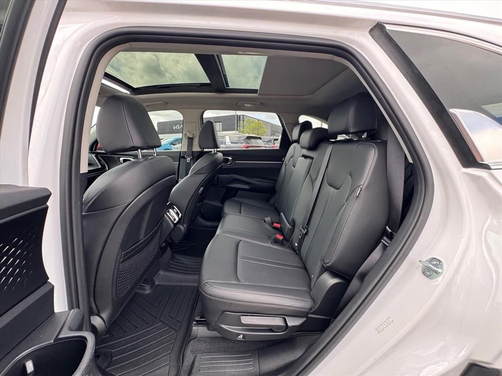Certified 2025 Kia Sorento S w/ Panoramic Sunroof Package image 11