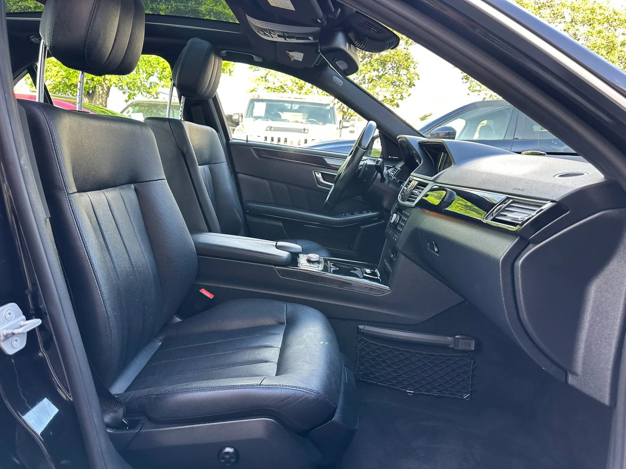 Used 2010 Mercedes-Benz E 550 Sedan w/ Premium 2 Pkg image 22