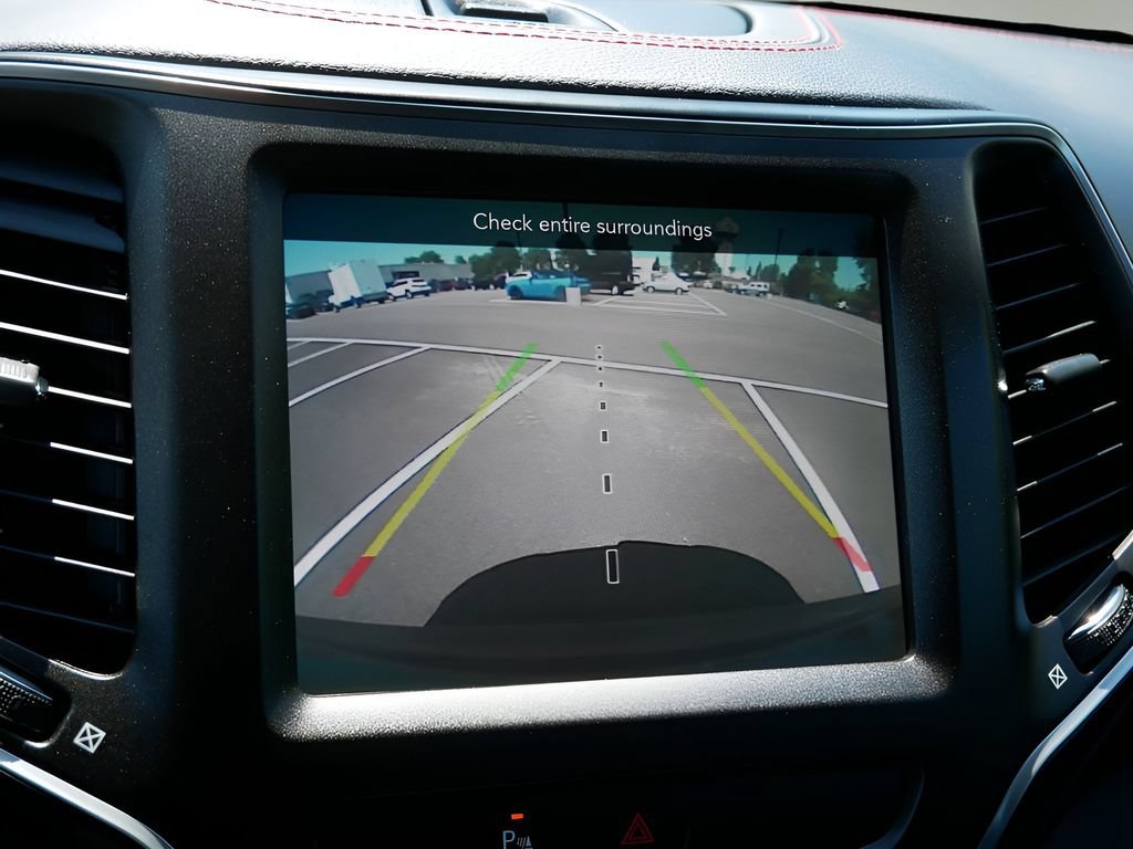 Used 2019 Jeep Cherokee Trailhawk AWD/4WD image 27