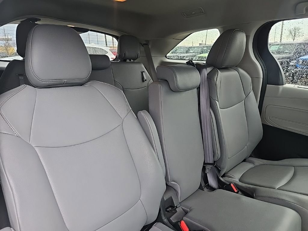 Used 2024 Toyota Sienna XLE image 82