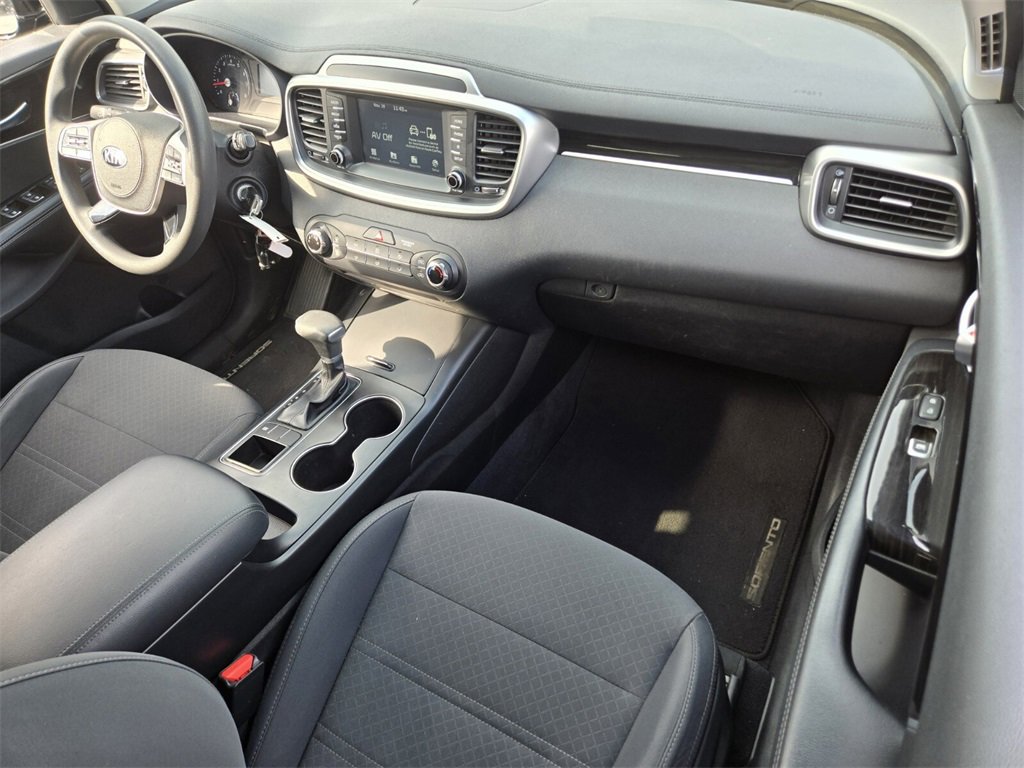 Used 2020 Kia Sorento LX image 19