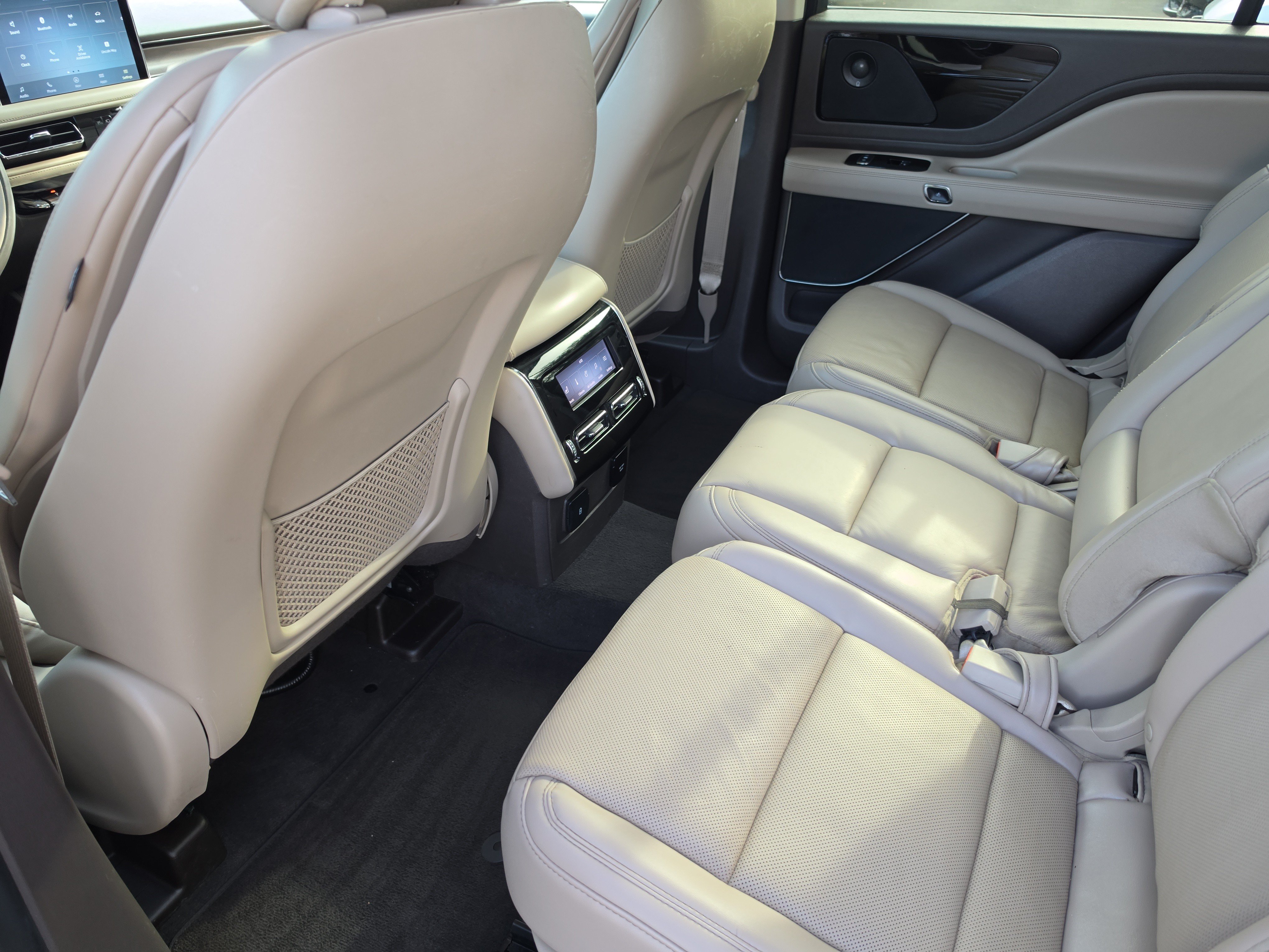 Certified 2024 Lincoln Aviator Reserve w/ Jet Package RWD image 11