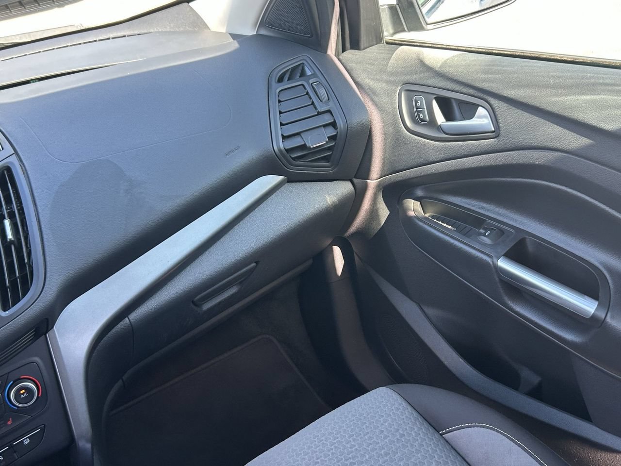 Used 2018 Ford Escape SE FWD image 18