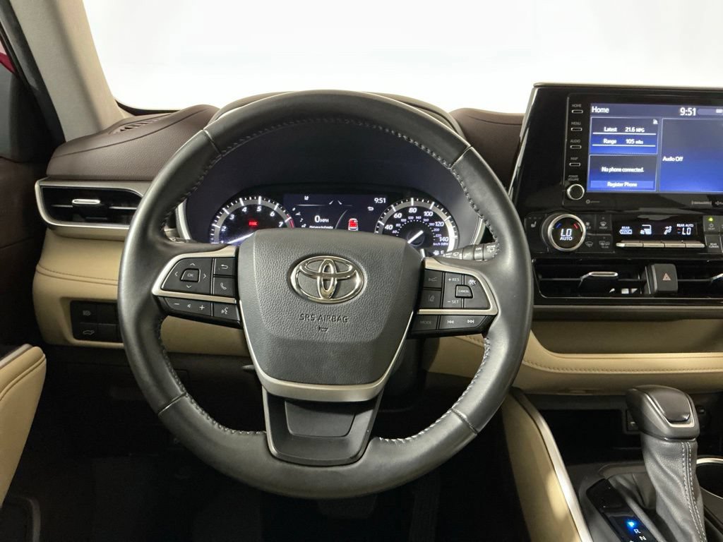 Used 2022 Toyota Highlander XLE FWD image 15