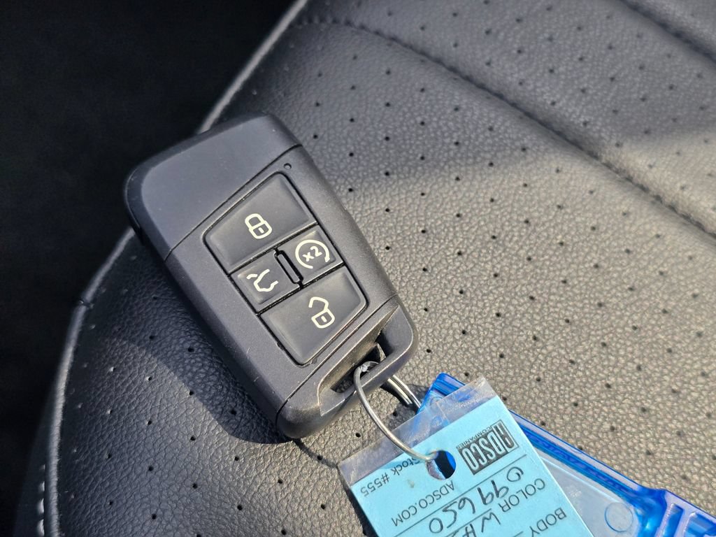 Used 2023 Volkswagen Tiguan SE w/ Panoramic Sunroof Package FWD image 33