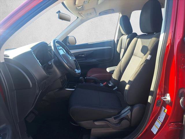 Used 2017 Mitsubishi Outlander ES image 9
