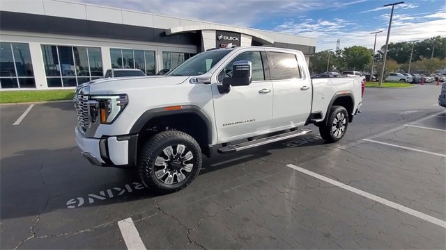 Used 2024 GMC Sierra 3500 Denali image 4