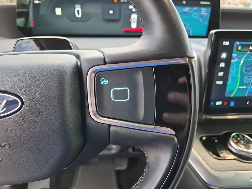 Used 2025 Ford Expedition Platinum image 34