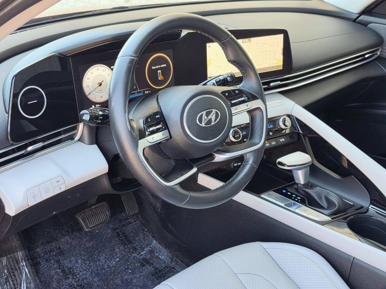Used 2022 Hyundai Elantra Limited FWD image 9