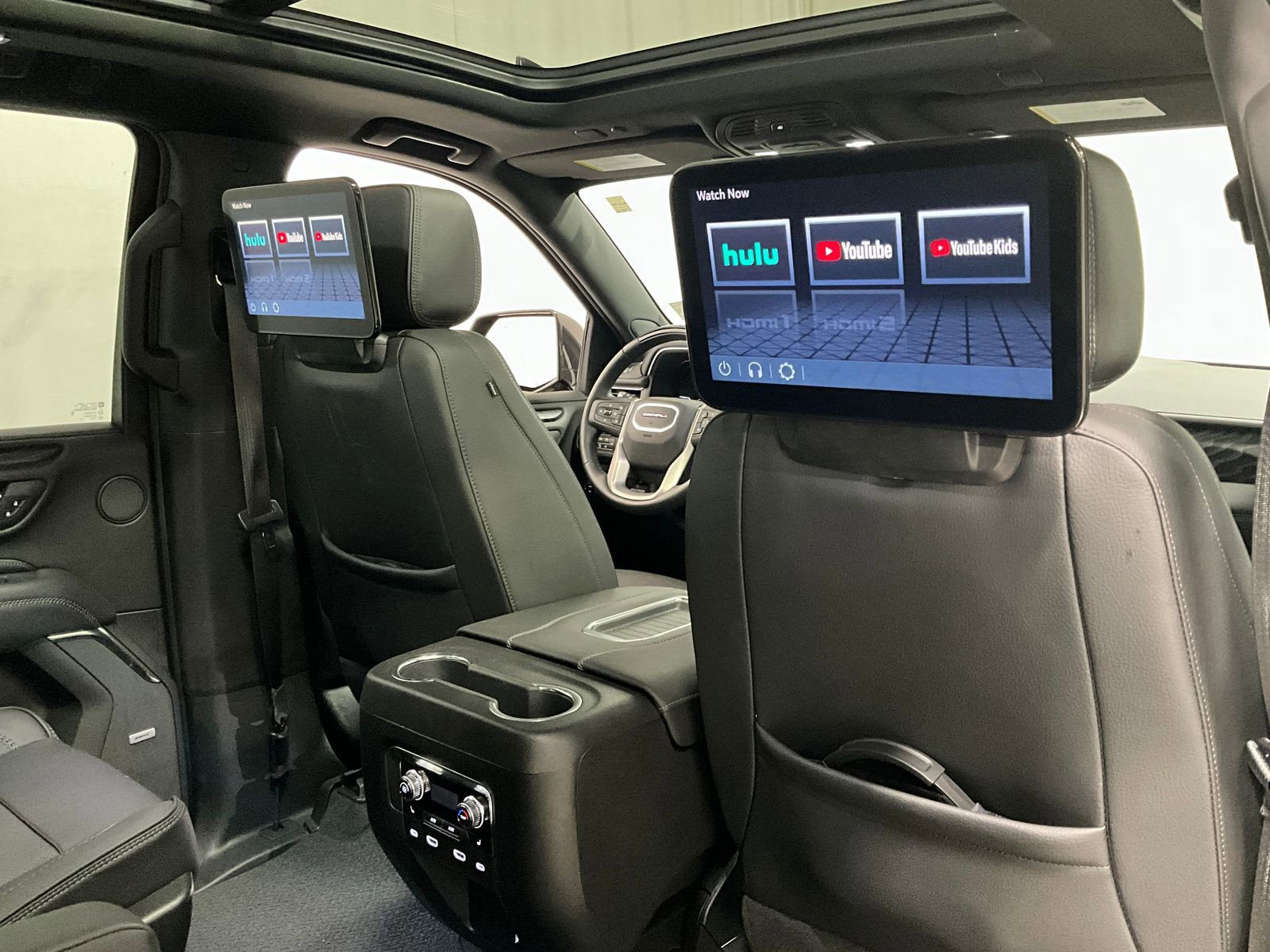 Used 2024 GMC Yukon XL Denali w/ Advanced Technology Package AWD/4WD image 26