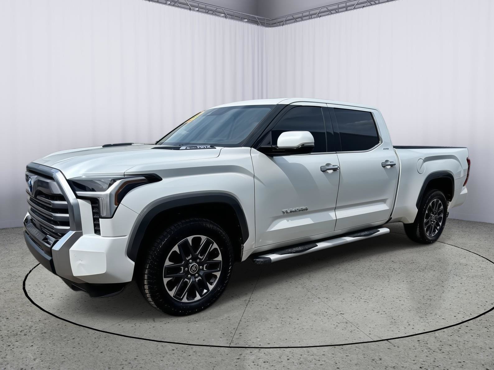 Used 2022 Toyota Tundra Limited w/ Power Package AWD/4WD image 3