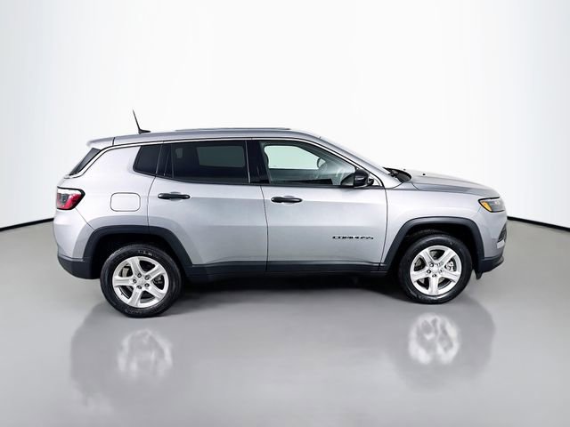 Used 2023 Jeep Compass Sport image 5