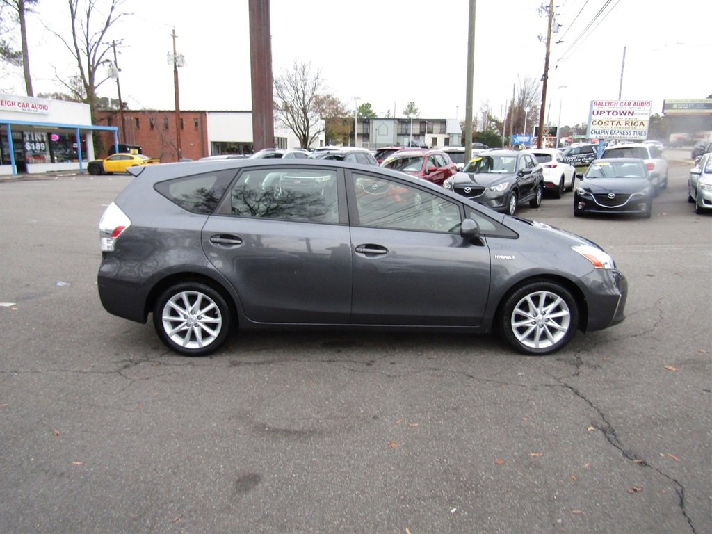 Used 2012 Toyota Prius V image 9