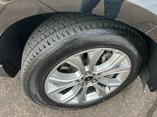 Used 2024 Ford Edge Titanium AWD/4WD image 2