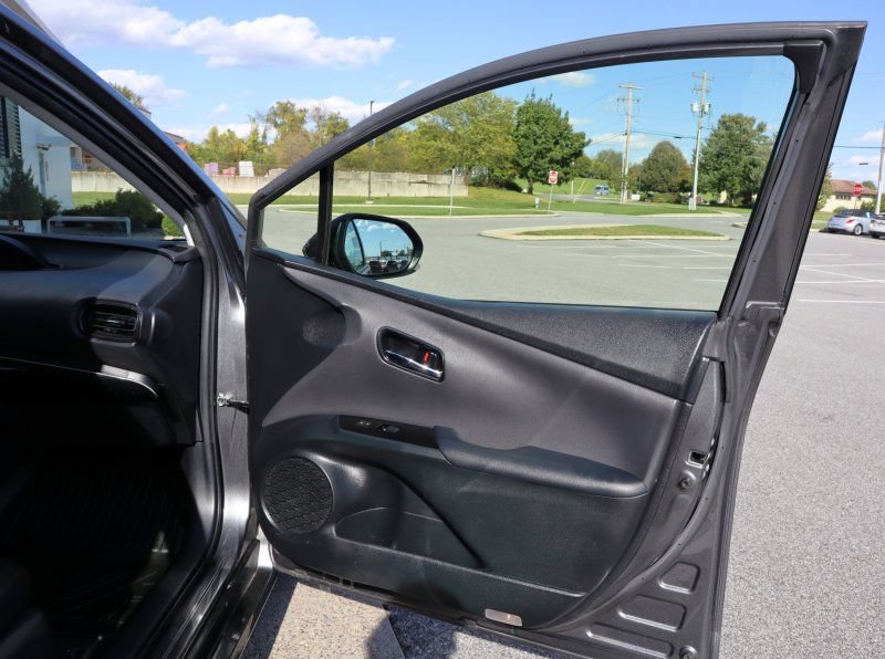 Used 2021 Toyota Prius LE FWD image 21