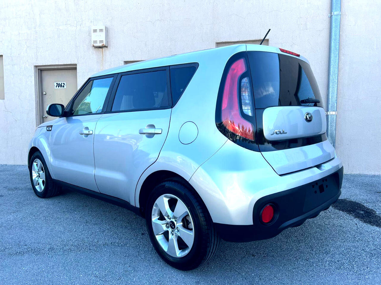 Used 2017 Kia Soul LX 4D Wagon at image 2
