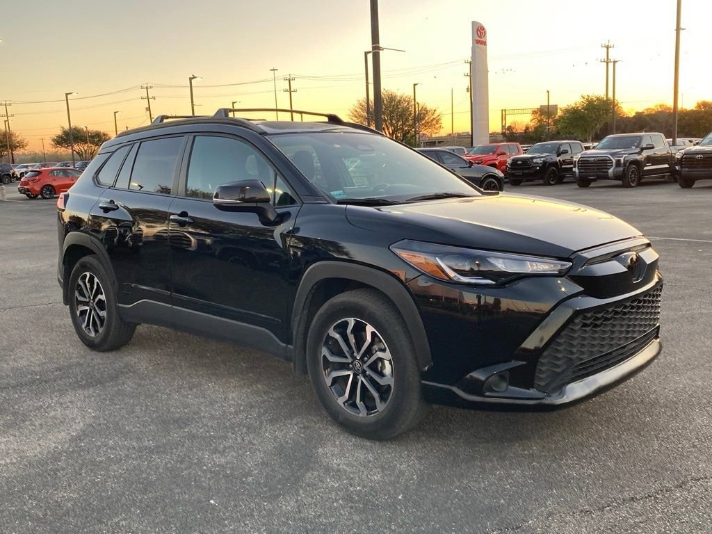 Used 2024 Toyota Corolla Cross SE AWD/4WD image 2