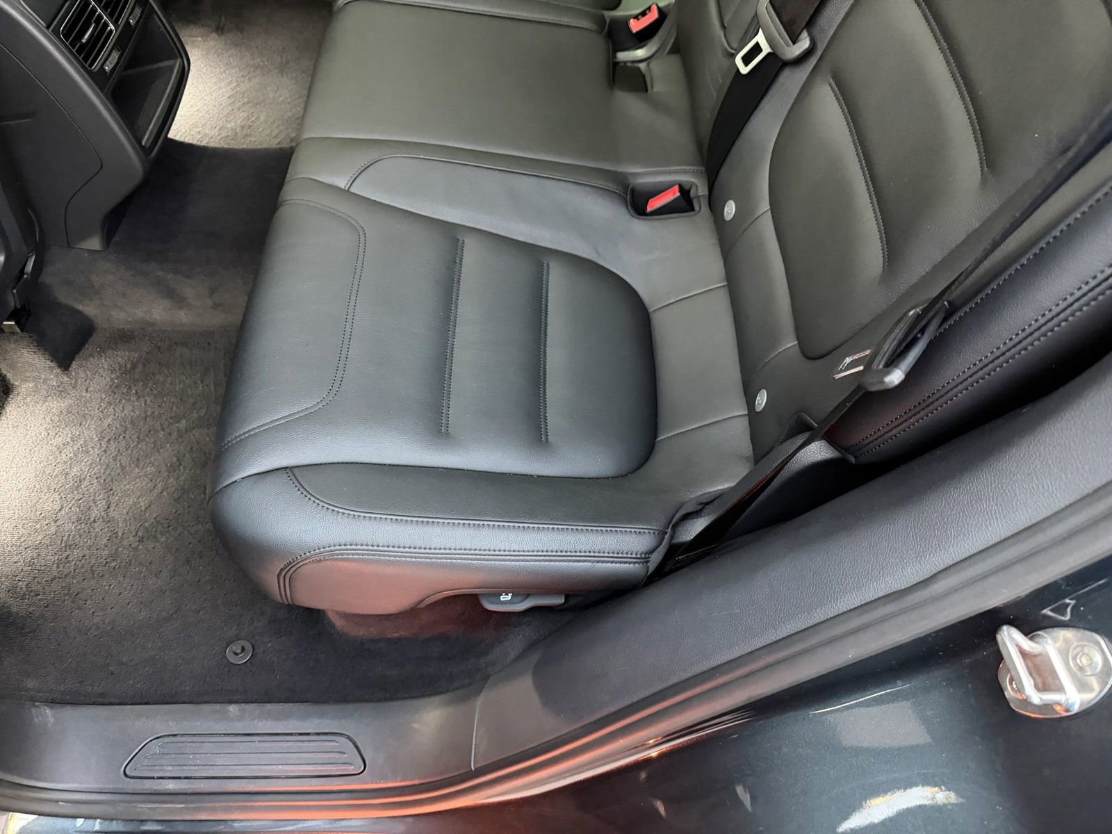 Used 2012 Volkswagen Touareg Sport AWD/4WD image 93