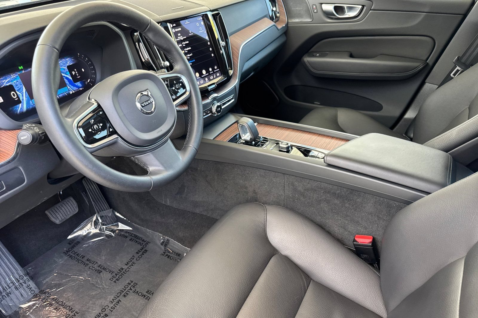 Used 2023 Volvo XC60 B5 Plus w/ Climate Package AWD/4WD image 13