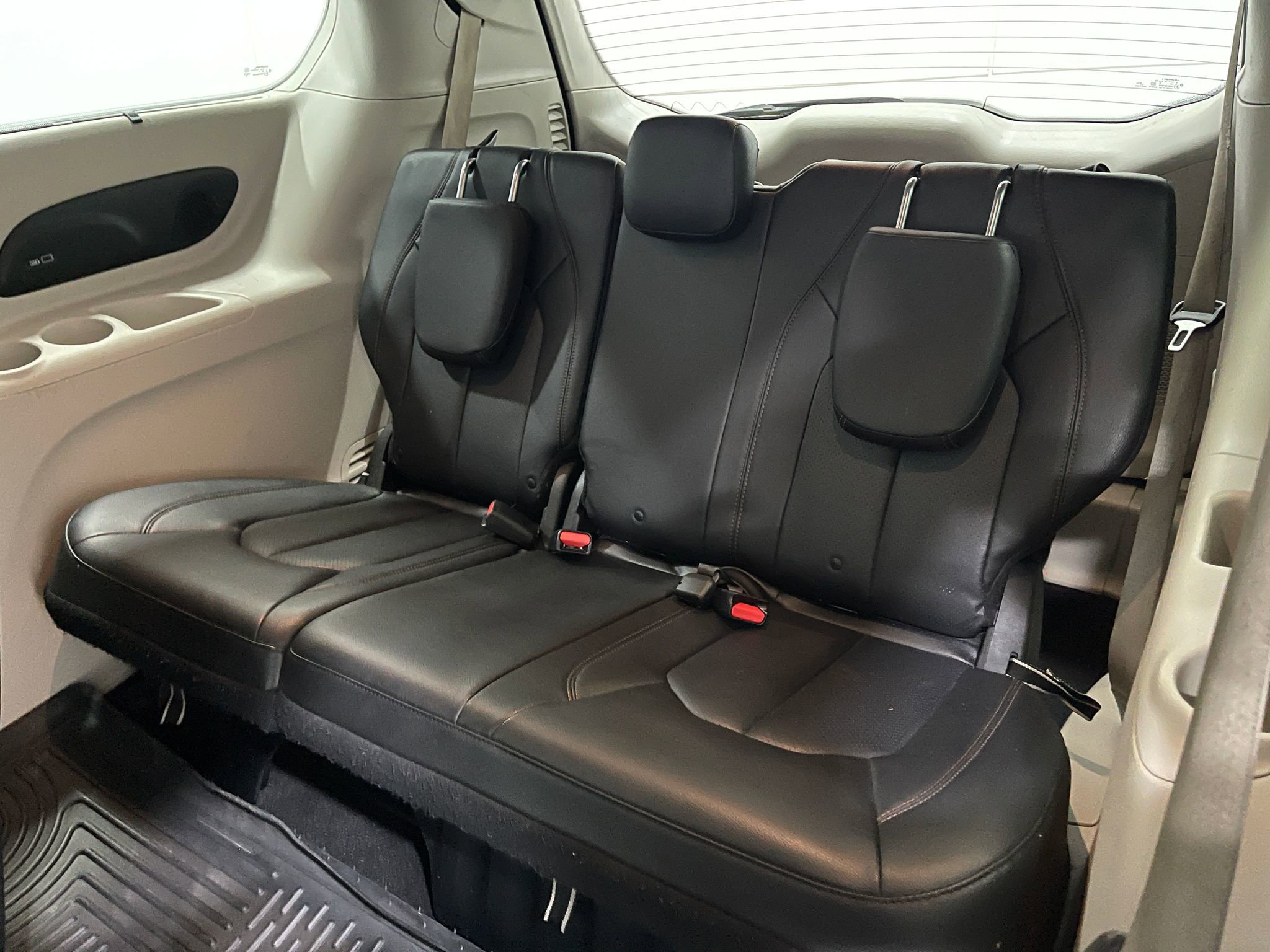 Used 2019 Chrysler Pacifica Touring-L Plus w/ Advanced Safetytec Group FWD image 31