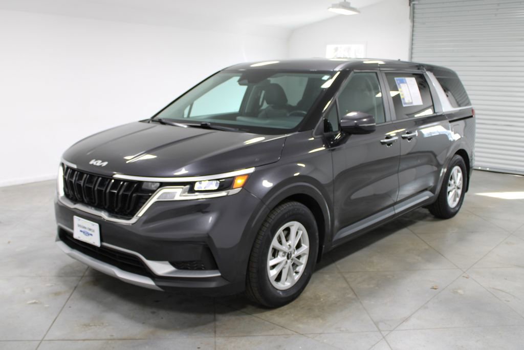 Used 2024 Kia Carnival LX image 4