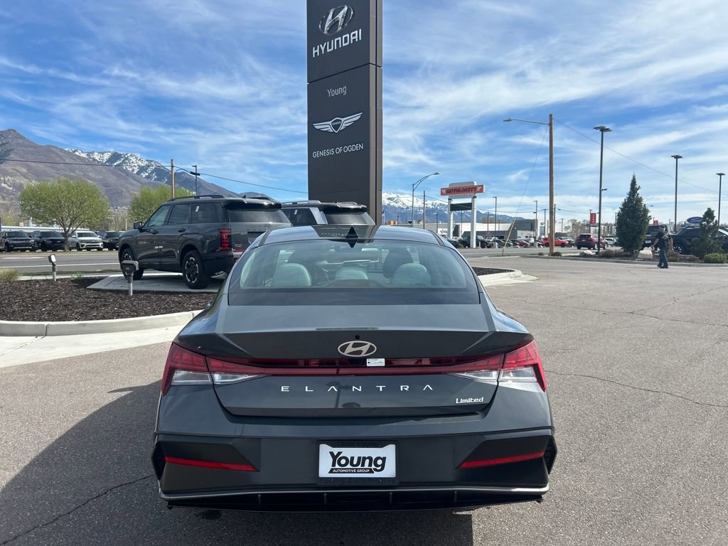 Used 2025 Hyundai Elantra Limited image 6