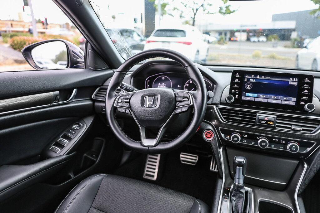 Used 2022 Honda Accord Sport image 4