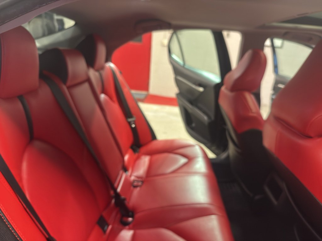 Used 2020 Toyota Camry SE w/ Sunroof Package image 26