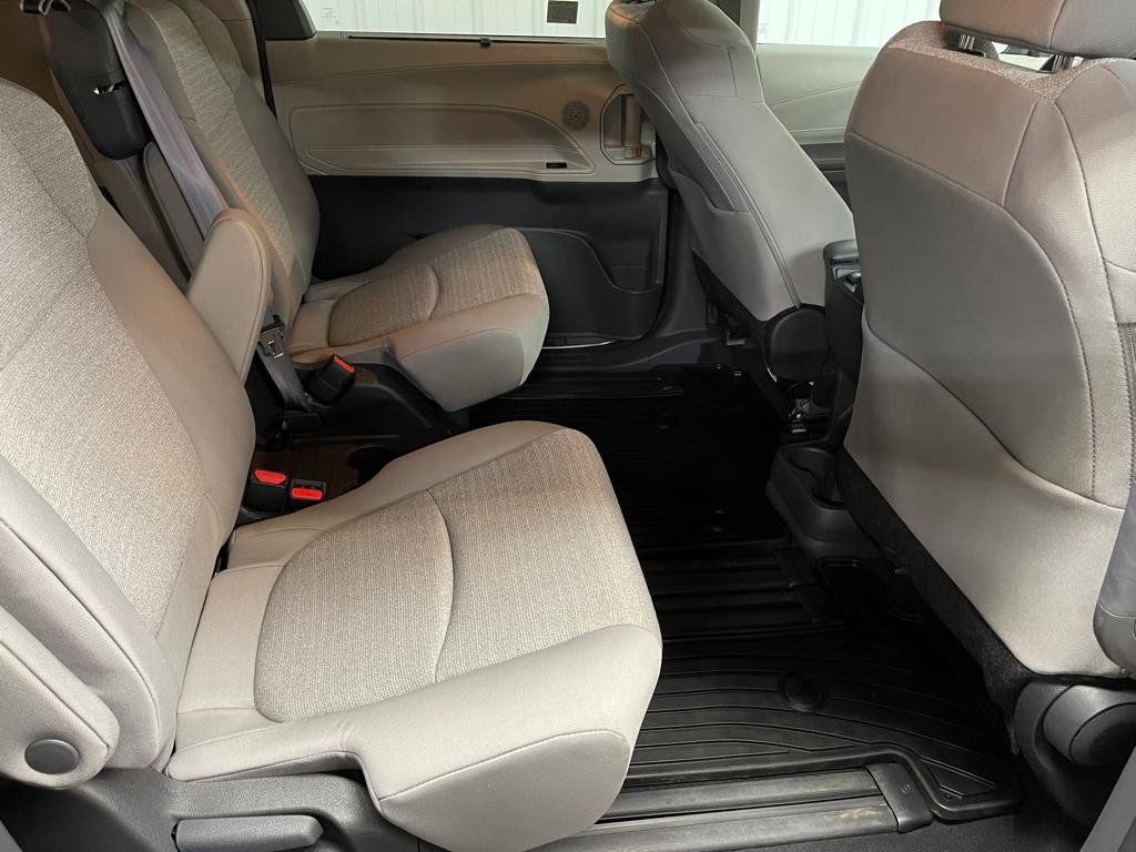 Used 2024 Toyota Sienna LE image 17