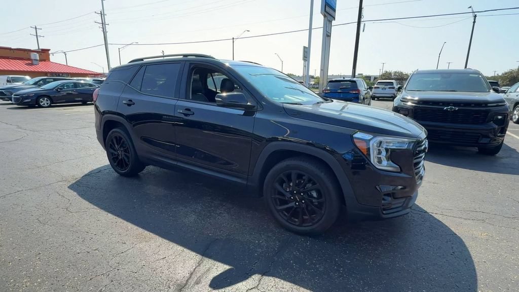 Used 2024 GMC Terrain SLT w/ Infotainment Package II AWD/4WD image 2